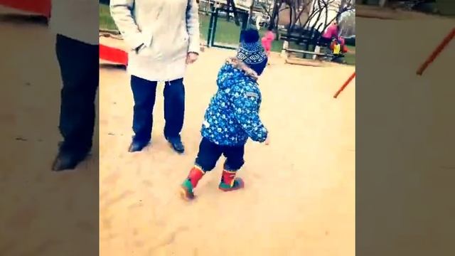 Прогулка с двойняшками / go walking with twins смотреть онлайн