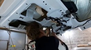 Peugeot Traveller Long - ремонт двери багажника (продолжение)