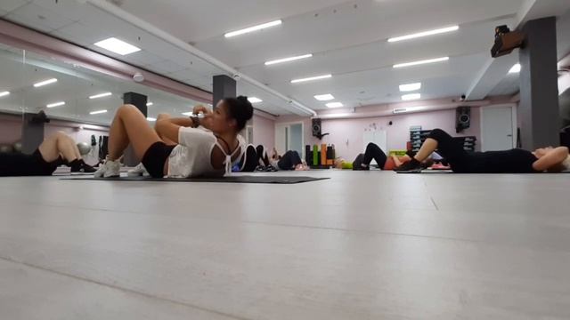 ФУНКЦИОНАЛЬНЫЙ ТРЕНИНГ КОНЕЧНАЯ СВЯЗКА / FUNCTIONAL TRAINING / ГРУППОВАЯ ТРЕНИРОВКА смотреть онлайн