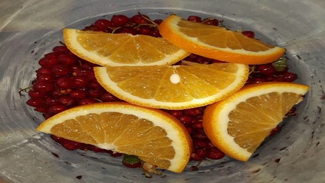 Компот из красной смородины с апельсином