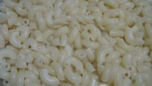 Салат с макаронами и колбасой