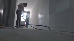 нанесение шпаклевки  на флизелин