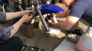 Suzuki Bandit снятие передней вилки