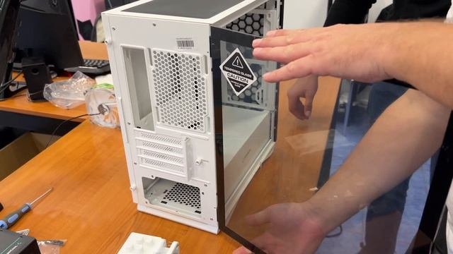 ПРИШЕЛ КЛИЕНТ И САМ СОБРАЛ СЕБЕ КОМПЬЮТЕР У НАС В МАСТЕРСКОЙ )))