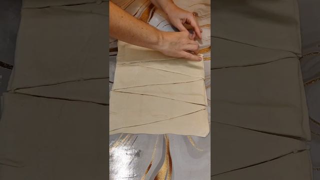 Сегодня у дочки с собой в школу были круассаны.Так что сначала рецептик. А потом ланчбокс.? смотреть онлайн