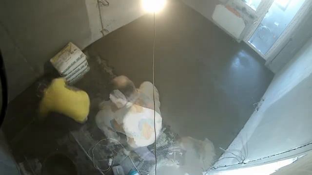 Серия 8. Стяжка пола в комнате. Ремонт однушки в новостройке с нуля. смотреть онлайн