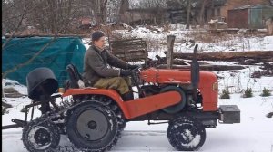 Трактор на самодельном полу-гусеничном ходу. Мини-трактор на гусеницах. Перевозка груза зимой.