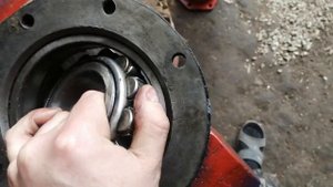 ремонт трактора т 40 ам, люфт заднего правого колеса, меняем подшипник!!!