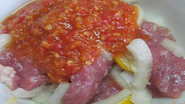 Мясо под соусом Сацебели