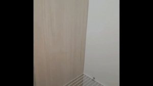 Маленькая гардеробная в кладовке