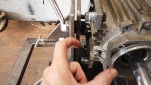 Ленточный гриндер из металлолома своими руками (Making Belt Grinder DIY)