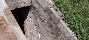 Заброшенное подземное хранилище прошлого века.