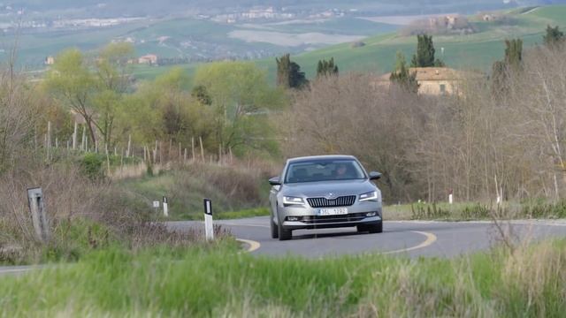 Skoda Superb – why it’s our 2018 Executive Car for less than £25,000 | What Car? | Sponsored смотреть онлайн