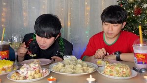 КОРЕЙСКИЙ ДРУГ ВПЕРВЫЕ ОТМЕЧАЕТ НОВЫЙ ГОД ПО-РУССКИ / РЕАКЦИЯ КОРЕЙЦА НА НАШ НГ/ НИКОЛАЙ ПО-КОРЕЙСК