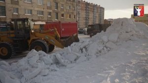 Во дворах Норильска приступили к уборке и вывозу снега