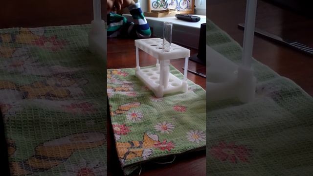 Что будет если смешать уксус с содой а потом добавить воду.. смотреть онлайн