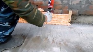 Нанесение утеплителя полиуретан,полинор  на кирпич и бетон