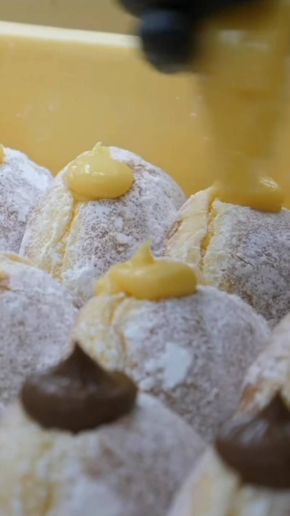 Пончики в посыпке с начинкой #shorts #пончики смотреть онлайн