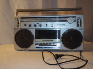 Стереомагнитола Toshiba RT-130S Кассетный проигрыватель Boombox Vintage-ЯПОНИЯ-1983-год