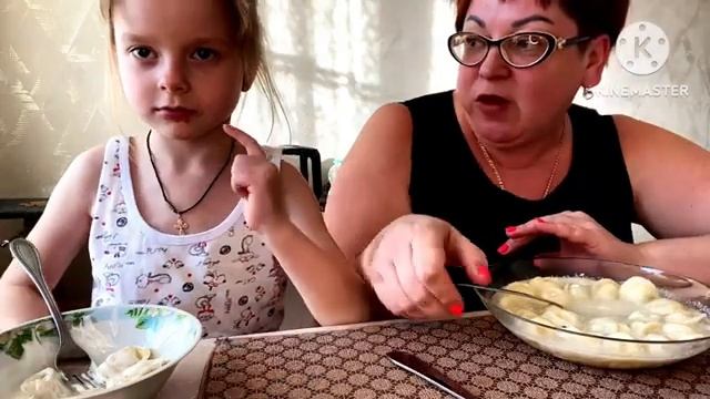 МукбангПельмени У менч с бульоном у Вики нет.mp4