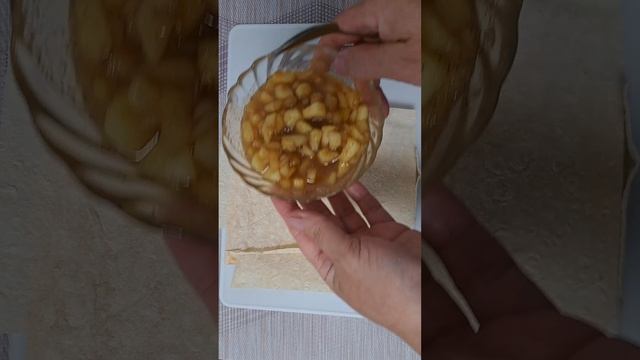Рулетики из лаваша с яблочной начинкой
