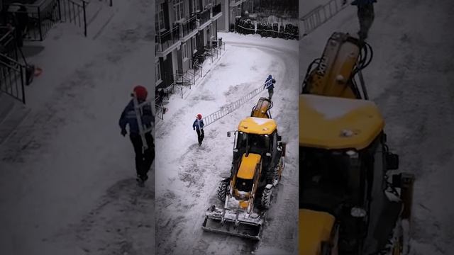 Уборка и вывоз снега из коттеджного поселка под Москвой