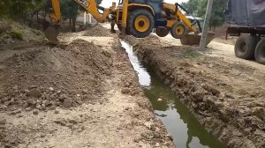 JCB Как правильно перезжать траншею
