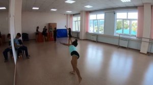 Гимнастика колесо в шпагат и со стойкой