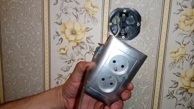 Розетка не держится в стене/Как закрепить розетку смотреть онлайн