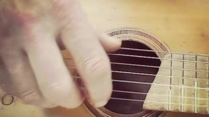 Как играть тремоло на семиструнке .