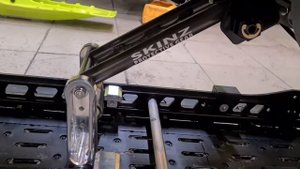 Глушим T motion на снегоходе BRP G4. Замена рычага на тележке снегохода (задняя подвеска).