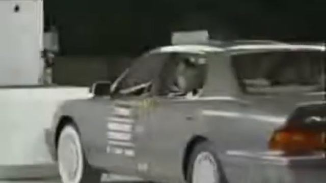 Краш-тест - Lexus LS400 1997 (IIHS) смотреть онлайн