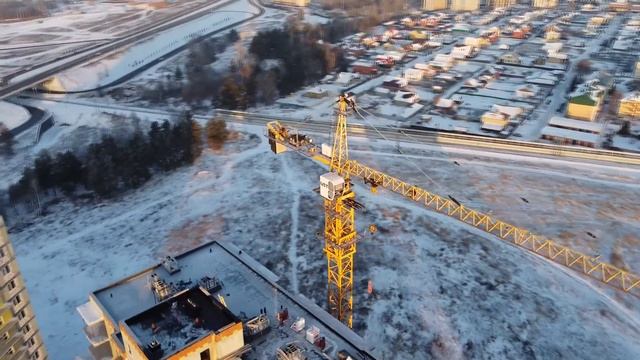 Крановщик. Полет на квадрокоптере. Башенный кран QTZ смотреть онлайн