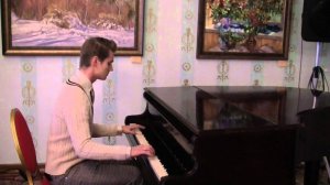 Алексей Воробьев в музее за роялем :)