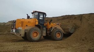 Фронтальный погрузчик Lonking CDM853 в работе