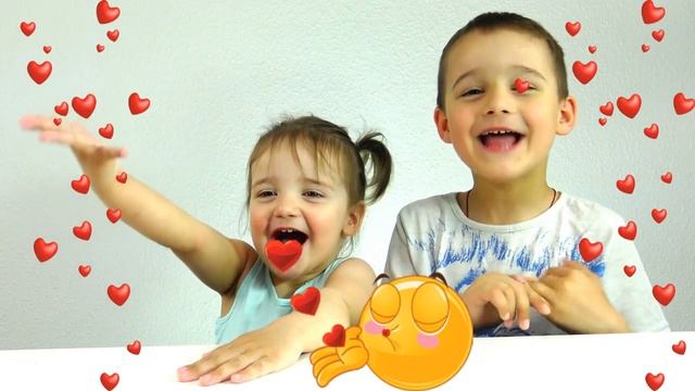 СМАЙЛ ЧЕЛЛЕНДЖ Emoji Challenge Саша и Арина изображают СМАЙЛЫ смотреть онлайн