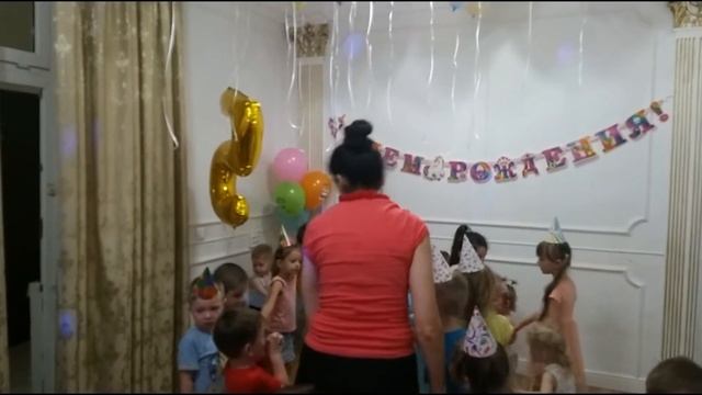 Позитивия 11 05 2021 День рождения новенькой девочки клип праздник, танцы воспитатель Наира Папян смотреть онлайн