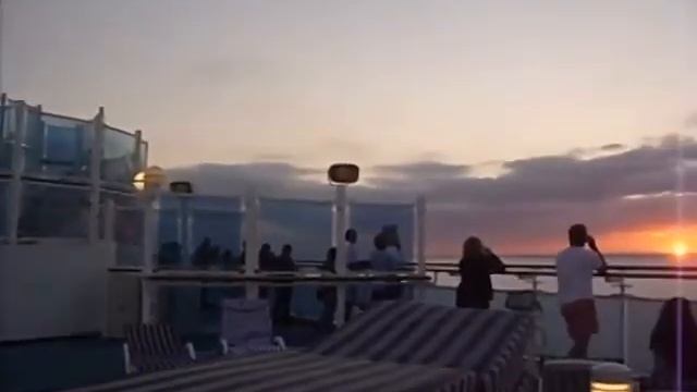 Где можно увидеть самые потрясающие закаты? В Японском море, с палубы круизного лайнера.