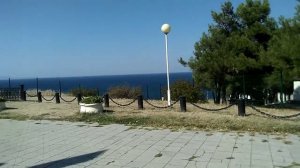 Памятник погибшим на теплоходе "Адмирал Нахимов" в Кабардинке