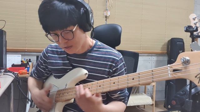Michael Jackson - Black or white bass cover (bass slap cover) mexico fender jazz bass смотреть онлайн