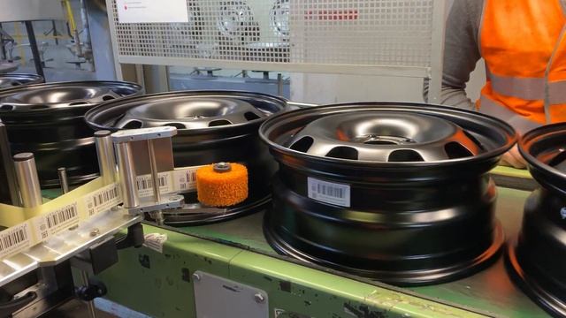 Печать и нанесение этикеток на автомобильные диски. Принтер-аппликатор Н-ПР-02 смотреть онлайн