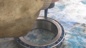 набиваем подшипник смазкой
