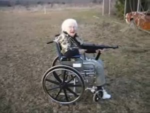 Бабка и MP40