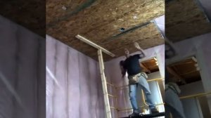 Подшил потолок из ОСБ в одного