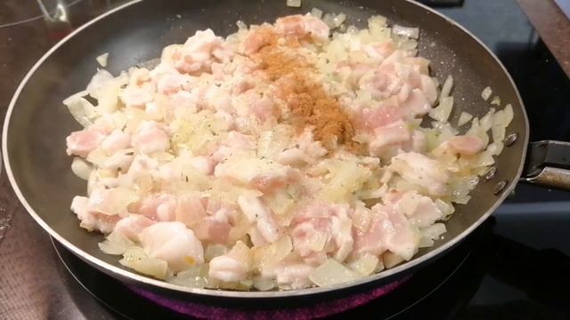 Очень вкусная картофельная запеканка с фаршем, беконом и сыром