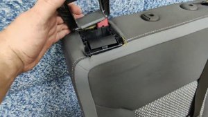 Снятие декоративных накладок под ремень безопасности на Шевроле кобальт он же Равон р4