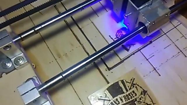 Выжигание лазером на самодельном чпу станке смотреть онлайн