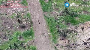 Работино - чудеса на виражах. 

- Двое российских солдат наступают  на мотоцикле.
- Мотоцикл выводит