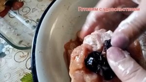 Куриные рулетики с черносливом. Пальчики оближешь ?#праздничныйрецепт #ужин #кулинария #рецепт