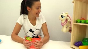 Видео для детей. Веселая Школа. Идём вместе на пикник.